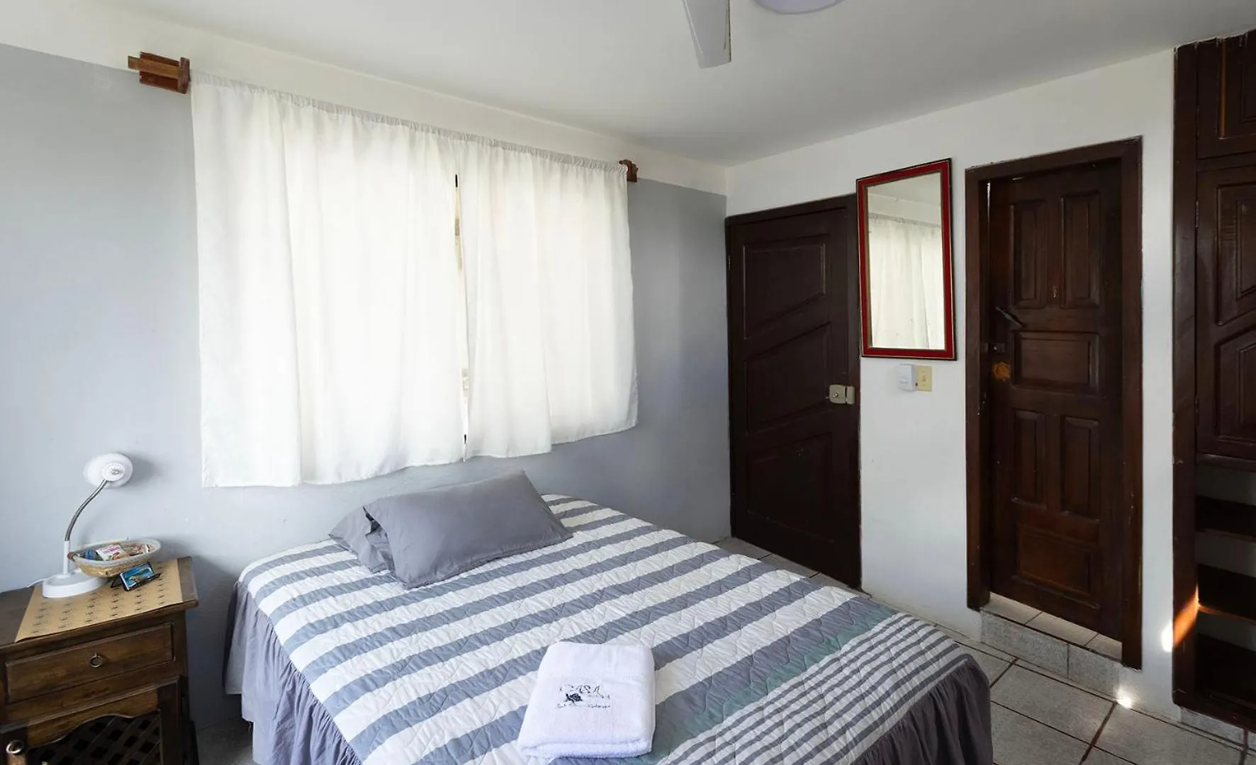 Casa #344 - Habitacion 6 - Full Bed - Air Conditioning Puerto Ayora Apartman